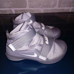 lebron soldier 1x
